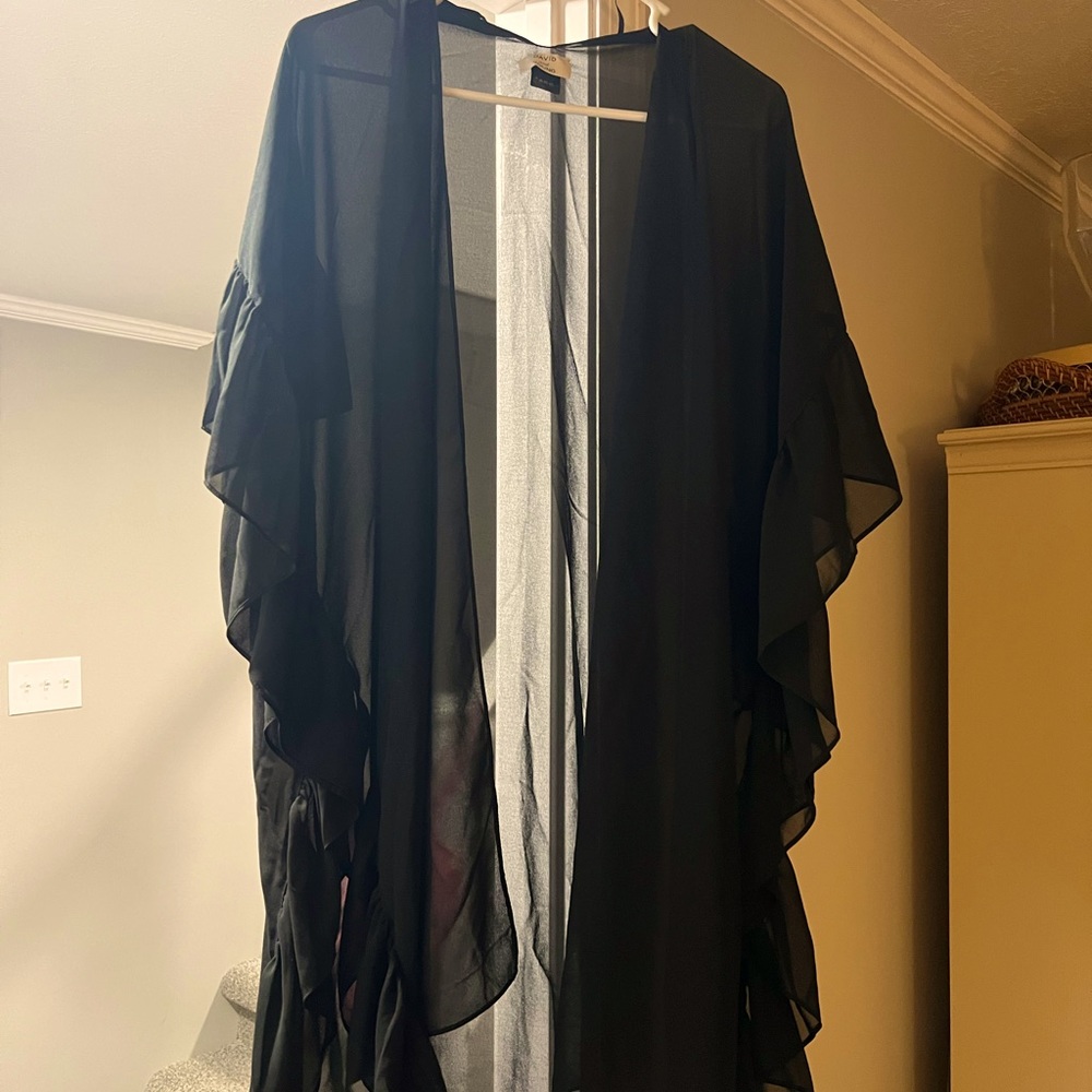 Dave and Young one size fits all Shaw, black with ruffle sleeve detail